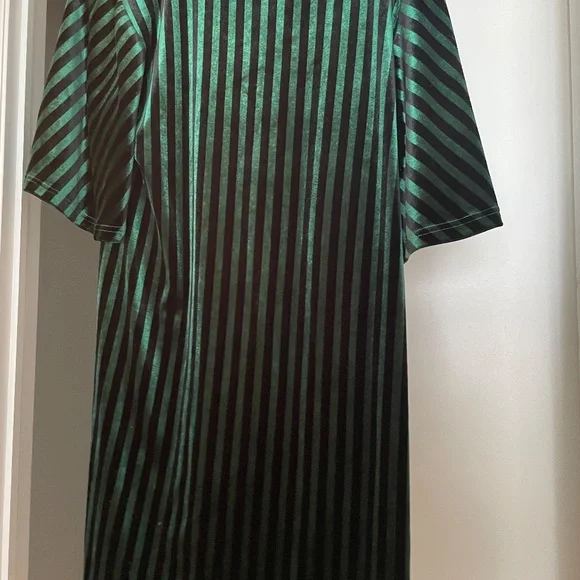 Conjuring Magic Shift Dress - Picture 7 of 9